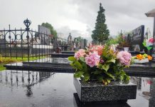 Žena je na svoj nadgrobni spomenik uklesala jednu rečenicu i postala hit u regionu: Samo za ljubitelje crnog humora (foto)