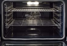 Tek sa 50 godina sam saznala čemu služi rešetka unutar peći: OVAKO se može koristiti! Tek sa 50 godina sam saznala čemu služi rešetka unutar peći: OVAKO se može koristiti! - featured image