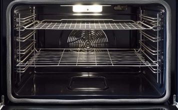 Tek sa 50 godina sam saznala čemu služi rešetka unutar peći: OVAKO se može koristiti! Tek sa 50 godina sam saznala čemu služi rešetka unutar peći: OVAKO se može koristiti! - featured image