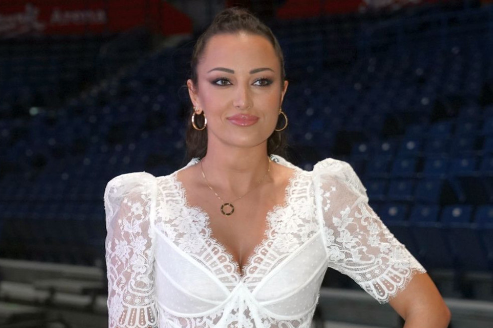 Skinula 23 kg i nikada ih nije vratila: DlJETA Brenine snajke TOPI SALO BRZINOM SVJETLOSTI… - featured image Skinula 23 kg i nikada ih nije vratila: DlJETA Brenine snajke TOPI SALO BRZINOM SVJETLOSTI… - featured image