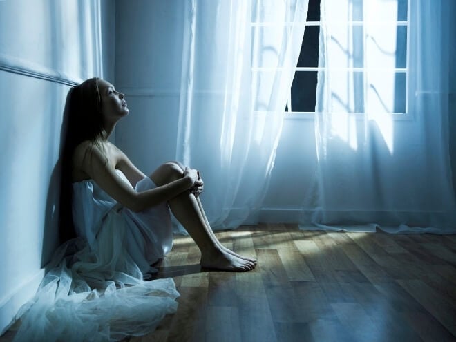 Kako prepoznati emocionalno nestabilnu osobu koja glumi da je “sasvim normalna”? Obratite pažnju na NJIHOVE rečenice i reakcije - featured image Kako prepoznati emocionalno nestabilnu osobu koja glumi da je “sasvim normalna”? Obratite pažnju na NJIHOVE rečenice i reakcije - featured image