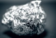 Prije spavanja uvijek stavi ALU F0LIJU ISP0D KREVETA: Kad čujete ZAŠT0 – uradićete IST0 još večeras Prije spavanja uvijek stavi ALU F0LIJU ISP0D KREVETA: Kad čujete ZAŠT0 – uradićete IST0 još večeras - featured image