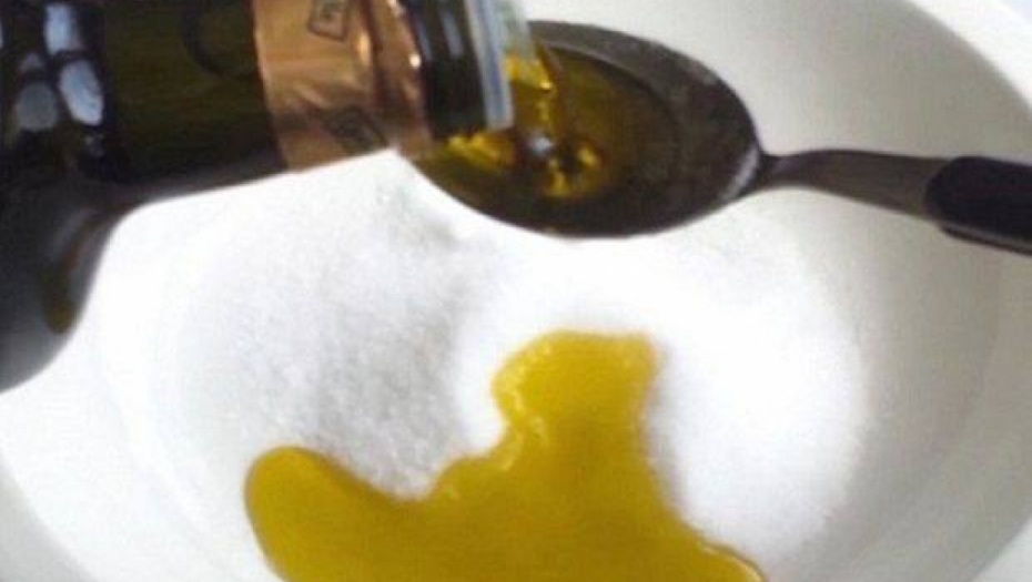 POMIJEŠAJTE MASLINOVO ULJE I SO: Bolove nećete osjetiti narednih nekoliko godina - featured image