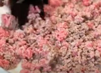 ZAŠTO SE PRVO PRŽI MLJEVENO MESO, PA SE TEK ONDA DODAJE CRNI LUK? Kuvarica otkrila tajnu, LJUDI ZINULI OD ŠOKA ZAŠTO SE PRVO PRŽI MLJEVENO MESO, PA SE TEK ONDA DODAJE CRNI LUK? Kuvarica otkrila tajnu, LJUDI ZINULI OD ŠOKA - featured image