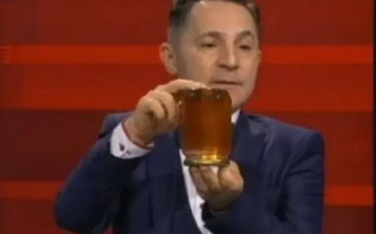 SIGURNO NISTE ZNALI: OVO ĆE SE DESITI AKO POJEDETE KAŠIKU MEDA PRED SPAVANJE: Ujutru ćete se IZNENADITI, OBAVEZNO PROBAJTE - featured image