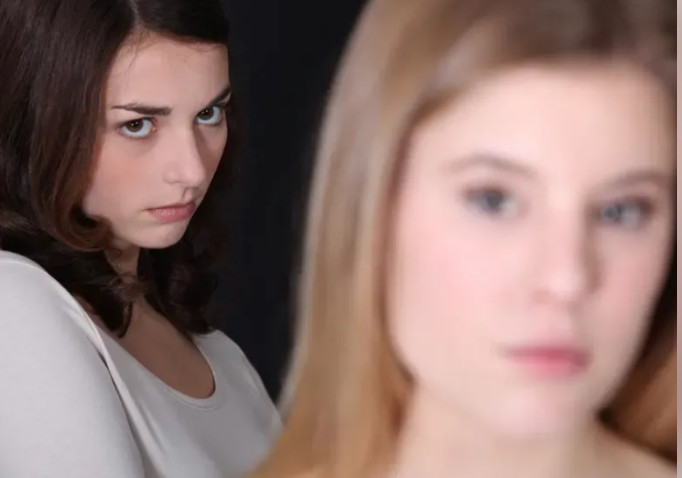 PSIHOLOG SAVJETUJE KAKO PREPOZNATI ZLE LJUDE: Samo pažljivo upratite njihovu reakciju na 1 STVAR - featured image