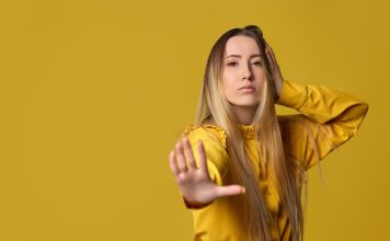 Deset rečenica kojima ćete odgovoriti nekome ko je BEZOBRAZAN prema vama Deset rečenica kojima ćete odgovoriti nekome ko je BEZOBRAZAN prema vama - featured image