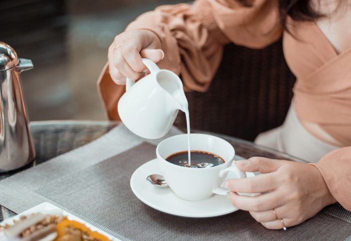 Lekovi koji nikako ne smeju da se piju uz kafu: Ovih 12 terapija ne uzumajte uz šoljicu kafe i evo koje su posledice - featured image Lekovi koji nikako ne smeju da se piju uz kafu: Ovih 12 terapija ne uzumajte uz šoljicu kafe i evo koje su posledice - featured image