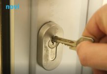 Zašto nikada ne biste trebali ostavljati ključ u bravi preko noći? Zašto nikada ne biste trebali ostavljati ključ u bravi preko noći? - featured image