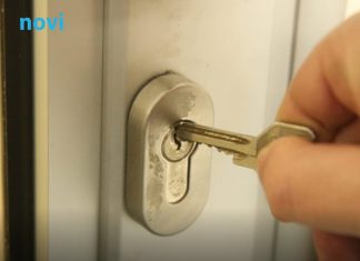 Zašto nikada ne biste trebali ostavljati ključ u bravi preko noći? Zašto nikada ne biste trebali ostavljati ključ u bravi preko noći? - featured image