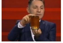 Sigurno niste znali: ovo će se desiti ako pojedete kašiku meda pred spavanje: ujutru ćete se iznenaditi, obavezno probajte Sigurno niste znali: ovo će se desiti ako pojedete kašiku meda pred spavanje: ujutru ćete se iznenaditi, obavezno probajte - featured image