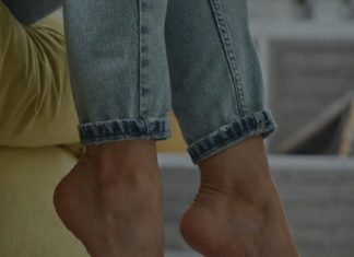 Šta znači ako osoba stalno ‘CUPKA’ nogom, prema psihologiji? Šta znači ako osoba stalno ‘CUPKA’ nogom, prema psihologiji? - featured image