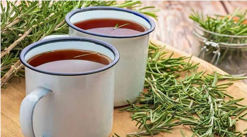 Čaj od ružmarina : PIJTE ga 30 dana i ovo će se dogoditi - featured image Čaj od ružmarina : PIJTE ga 30 dana i ovo će se dogoditi - featured image