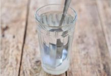 AKO VAM SE STALNO DEŠAVAJU LOŠE STVARI: Čašu vode napunite ovim i ostavite da stoji 24 sata! PREPOROD! AKO VAM SE STALNO DEŠAVAJU LOŠE STVARI: Čašu vode napunite ovim i ostavite da stoji 24 sata! PREPOROD! - featured image