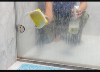 Rastvorite u toploj vodi i poprskajte staklo, slavinu i kadu: TUŠ POSTAĆE KAO NOV! Rastvorite u toploj vodi i poprskajte staklo, slavinu i kadu: TUŠ POSTAĆE KAO NOV! - featured image