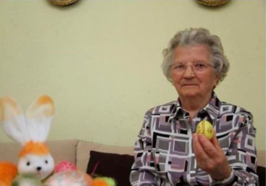 BAKA (85) SVAKI DAN JEDE 2 KAŠIKE OVE SMJESE: Nikad nije imala visok pritisak i holesterol! (RECEPT) - featured image BAKA (85) SVAKI DAN JEDE 2 KAŠIKE OVE SMJESE: Nikad nije imala visok pritisak i holesterol! (RECEPT) - featured image