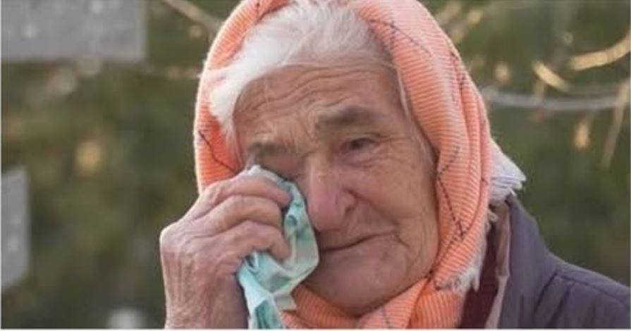 Djeca su dovela majku u staru kućicu u selu, ostavili je samu, bez hrane, i otišli. A kada je kćerka nazvala nakon šest mjeseci, iznenadila se onim što je čula… - featured image Djeca su dovela majku u staru kućicu u selu, ostavili je samu, bez hrane, i otišli. A kada je kćerka nazvala nakon šest mjeseci, iznenadila se onim što je čula… - featured image