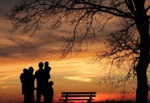 Na samrti mi je majka rekla jezivu tajnu dugu 70 godina: Kad sam otišla kasnije na groblje, utrnula sam od šok prizora Na samrti mi je majka rekla jezivu tajnu dugu 70 godina: Kad sam otišla kasnije na groblje, utrnula sam od šok prizora - featured image