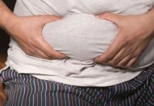 Da li i vi ovo radite čim ustanete? Najveća greška zbog koje se salo lijepi za stomak Da li i vi ovo radite čim ustanete? Najveća greška zbog koje se salo lijepi za stomak - featured image