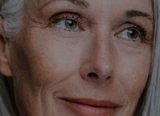 Čuveni pisac tvrdi: „Žena počinje da stari kad počne da sakriva ove 2 stvari“ Čuveni pisac tvrdi: „Žena počinje da stari kad počne da sakriva ove 2 stvari“ - featured image