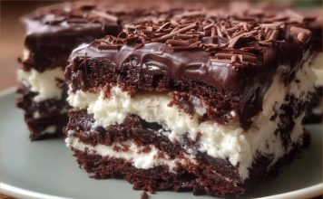 “Nećete vjerovati koliko je jednostavan ovaj kolač – to je desert koji moja djeca mole svake sedmice! 🍰❤️” “Nećete vjerovati koliko je jednostavan ovaj kolač – to je desert koji moja djeca mole svake sedmice! 🍰❤️” - featured image