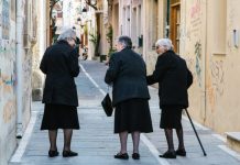 EVO KOLIKO DUGO TREBA DA SE NOSI CRNA ODJEĆA NAKON SMRTI BLISKE OSOBE: Stav crkve je vrlo jasan! (foto) EVO KOLIKO DUGO TREBA DA SE NOSI CRNA ODJEĆA NAKON SMRTI BLISKE OSOBE: Stav crkve je vrlo jasan! (foto) - featured image