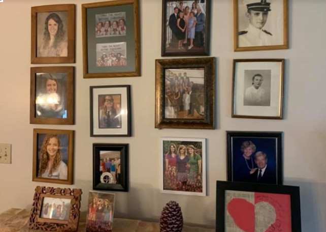 ZAŠTO NE TREBA DRŽATI FOTOGRAFIJE UMRLIH LJUDI U KUĆI Razlog će vas zapanjiti! - featured image ZAŠTO NE TREBA DRŽATI FOTOGRAFIJE UMRLIH LJUDI U KUĆI Razlog će vas zapanjiti! - featured image