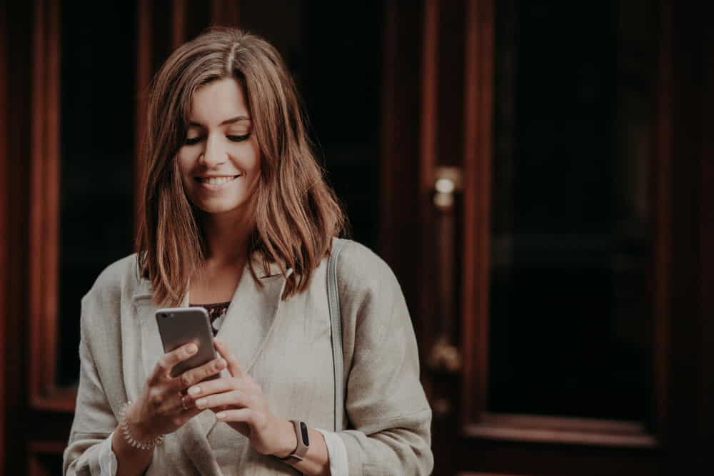 Šta znači ako se osoba hvalisa objavama na društvenim mrežama, prema psihologiji - featured image Šta znači ako se osoba hvalisa objavama na društvenim mrežama, prema psihologiji - featured image