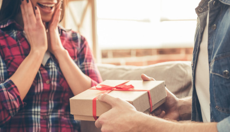 OVAKVE POKLONE ODMAH TREBA BACITI ILI SPALITI: Nikako ih ne unosite u kuću, vjeruje se da donose veliku NESREĆU I BIJEDU - featured image