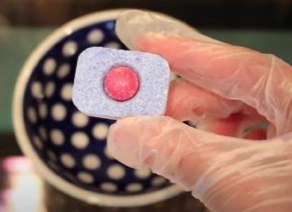 NEĆETE VJEROVATI ZA ŠTA SE SVE KORISTE TABLETE ZA PRANJE SUDOVA: EVO ŠTA SVE MOŽETE DA OČISTITE NJIMA NEĆETE VJEROVATI ZA ŠTA SE SVE KORISTE TABLETE ZA PRANJE SUDOVA: EVO ŠTA SVE MOŽETE DA OČISTITE NJIMA - featured image