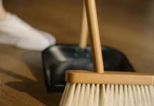 Gdje držite metlu? Ako je na ovom mjestu, tjerate novac iz kuće, bolje je odmah je sklonite Gdje držite metlu? Ako je na ovom mjestu, tjerate novac iz kuće, bolje je odmah je sklonite - featured image