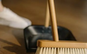 Gdje držite metlu? Ako je na ovom mjestu, tjerate novac iz kuće, bolje je odmah je sklonite Gdje držite metlu? Ako je na ovom mjestu, tjerate novac iz kuće, bolje je odmah je sklonite - featured image