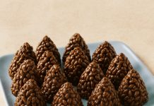 VIRALNI KOLAČ SEZONE Čokoladne POSNE šišarke koje svi prave! VIRALNI KOLAČ SEZONE Čokoladne POSNE šišarke koje svi prave! - featured image