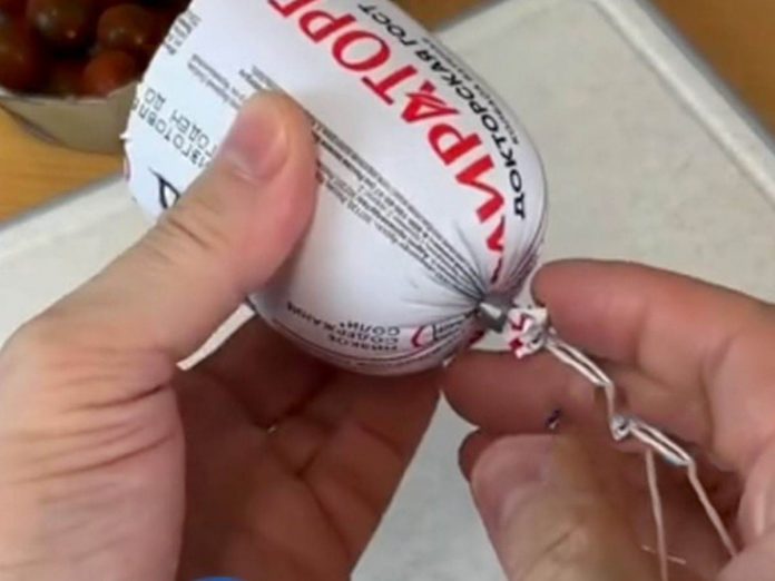 Evo čemu metalni dio na pakiranju salame zapravo služi - featured image