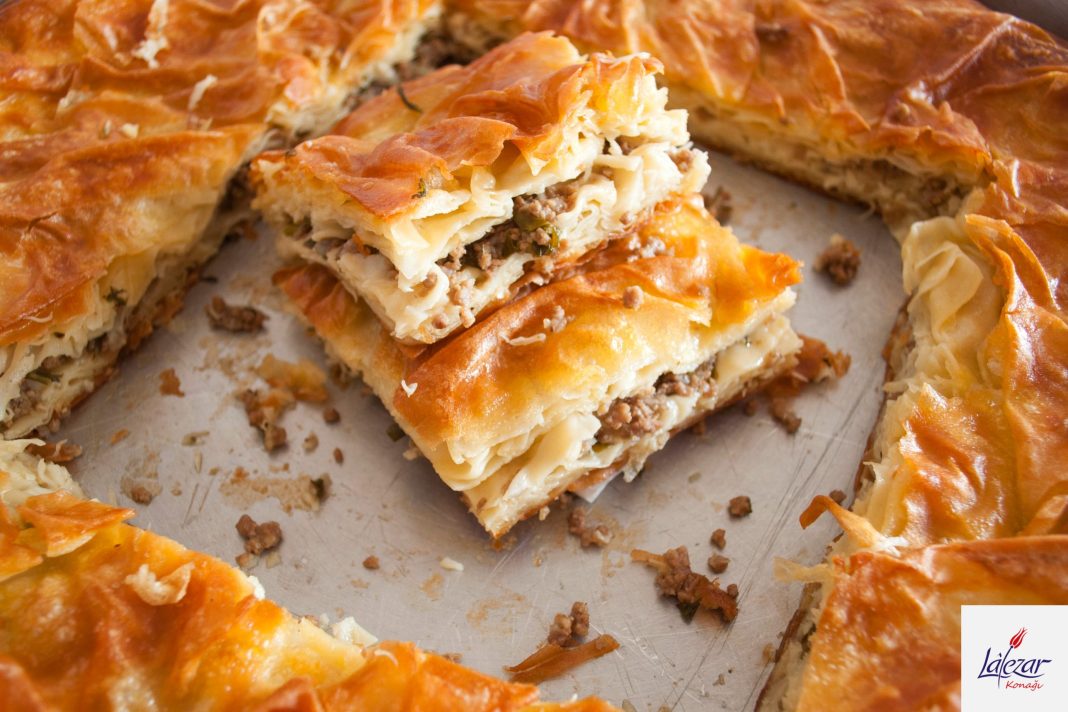 📌 HRSKAVA polagana pita/ pogača sa mljevenim mesom…Nešto potpuno novo, vrijedi probati…❗ - featured image