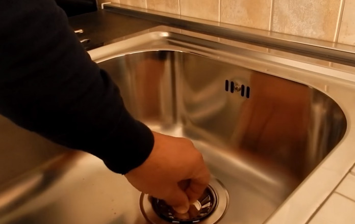 Sipajte ovo u odvod i zaboravite na mirise i začepljenja! - featured image