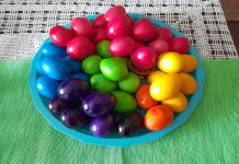 Bez sirćeta, skupe farbe i pucanja: Uz 1 stvar iz špajza jaja će biti jarka kao sa slike Bez sirćeta, skupe farbe i pucanja: Uz 1 stvar iz špajza jaja će biti jarka kao sa slike - featured image