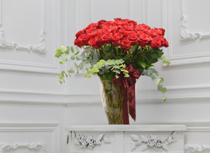Cvijeće u vazi neće uvenuti mjesec dana! Cvjećarka otkrila trik koji koristi za svježinu - featured image