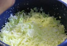 DA LI U KUPUS SALATU PRVO STAVLJATE ULJE ILI SIRĆE? Da, redoslijed je važniji nego što mislite DA LI U KUPUS SALATU PRVO STAVLJATE ULJE ILI SIRĆE? Da, redoslijed je važniji nego što mislite - featured image