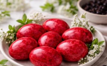 Na OVAJ NAČIN Ruskinje dobijaju NAJLEPŠE CRVENE NIJANSE I EFEKAT MERMERA: Uskršnja jaja izgledaju nestvarno, a tehnika je potpuno prirodna Na OVAJ NAČIN Ruskinje dobijaju NAJLEPŠE CRVENE NIJANSE I EFEKAT MERMERA: Uskršnja jaja izgledaju nestvarno, a tehnika je potpuno prirodna - featured image