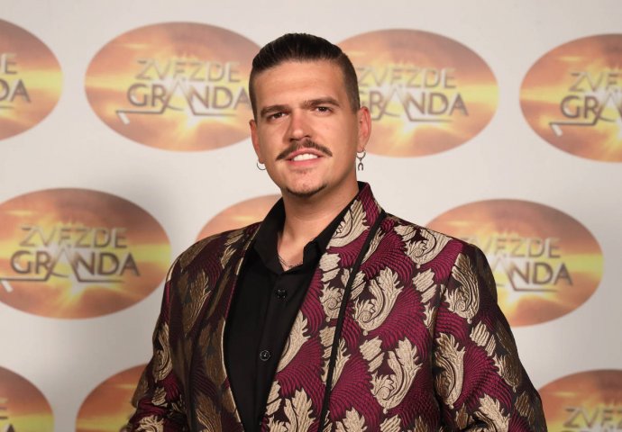 BIO JE FAVORIT U ZVEZDAMA GRANDA, A SAD NE LIČI NA SEBE: Snimili ga na ulici, EVO KAKO SAD IZGLEDA ISAK ŠABANOVIĆ - featured image