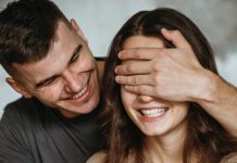 Ako te muškarac OVAKO GLEDA, voljet ćete do kraja života: PSIHOLOG VLADETA JEROTIĆ otkriva kako muškarac gleda ženu koju voli Ako te muškarac OVAKO GLEDA, voljet ćete do kraja života: PSIHOLOG VLADETA JEROTIĆ otkriva kako muškarac gleda ženu koju voli - featured image