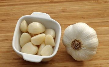Bijeli luk je čudotvoran lijek: Ali ovih 5 grupa ljudi ne smiju da ga jedu! Bijeli luk je čudotvoran lijek: Ali ovih 5 grupa ljudi ne smiju da ga jedu! - featured image