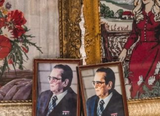 NAP0K0N 0TKRlVEN0 šta je Tito izgovorio na samrti: Svi prisutni su zanemeli od čuda…. NAP0K0N 0TKRlVEN0 šta je Tito izgovorio na samrti: Svi prisutni su zanemeli od čuda…. - featured image