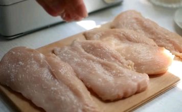 Hrskava piletina u kremastom umaku od češnjaka, za samo 5 minuta! Hrskava piletina u kremastom umaku od češnjaka, za samo 5 minuta! - featured image