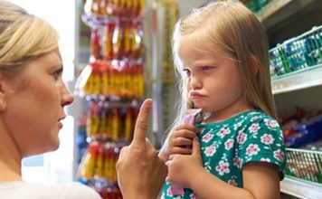 Kako spriječiti bijes djeteta usred trgovine Kako spriječiti bijes djeteta usred trgovine - featured image