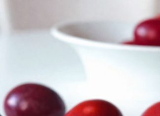 Kad se farbaju jaja- na Veliki četvrtak, petak ili subotu? Sveštenik je dao jedini ispravan odgovor… Kad se farbaju jaja- na Veliki četvrtak, petak ili subotu? Sveštenik je dao jedini ispravan odgovor… - featured image