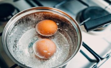 Jaja stavljate u hladnu ili ključalu vodu? STARINSKI SAVJET KAKO DA PRAVILNO SKUHATE JAJA – nikad ih lakše nećete oguliti (SAVJET) Jaja stavljate u hladnu ili ključalu vodu? STARINSKI SAVJET KAKO DA PRAVILNO SKUHATE JAJA – nikad ih lakše nećete oguliti (SAVJET) - featured image