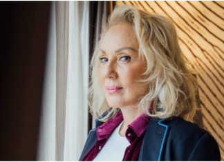 “JA SAM BRENINA KĆERKA” Pjevačica je ovu ženu godinama krila od javnosti, otkrivena istina o njihovom odnosu! “JA SAM BRENINA KĆERKA” Pjevačica je ovu ženu godinama krila od javnosti, otkrivena istina o njihovom odnosu! - featured image