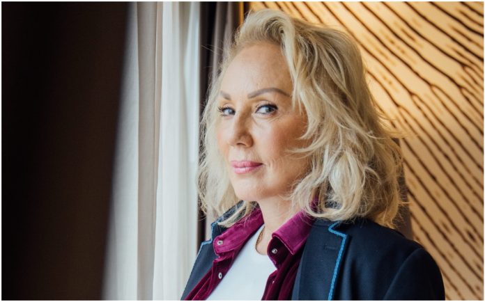 “JA SAM BRENINA KĆERKA” Pjevačica je ovu ženu godinama krila od javnosti, otkrivena istina o njihovom odnosu! - featured image